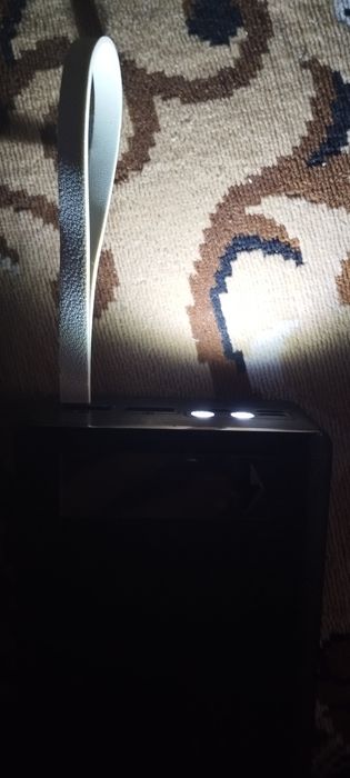 Повер банк на 45000м. присутствует быстрая зарядка,и фонарик