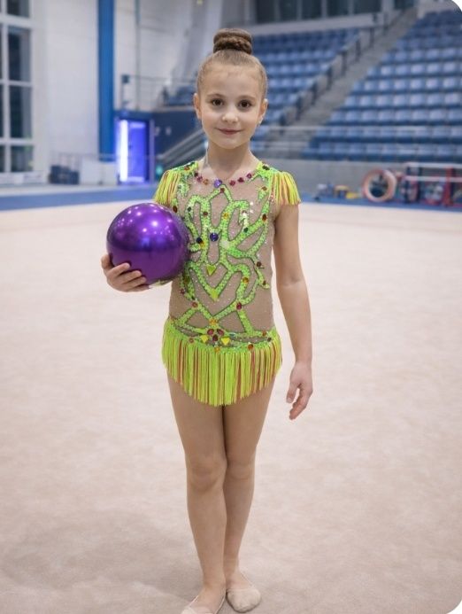 Гімнастичний купальник на 7-8 років.