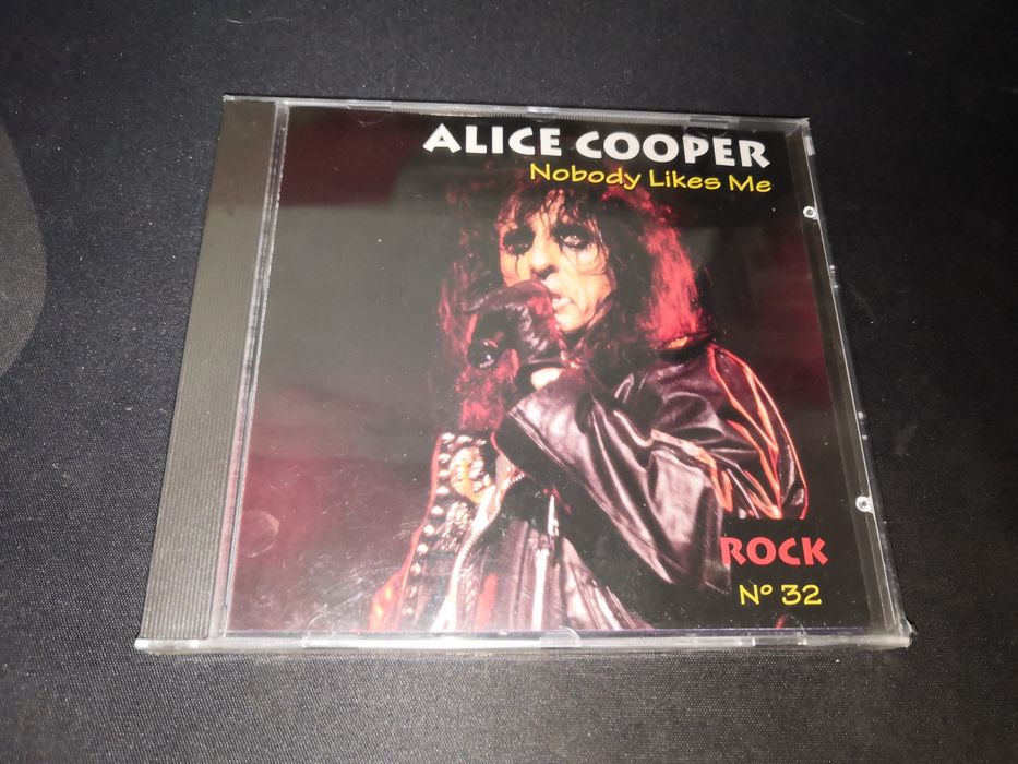 Alice Cooper body likes me_selado