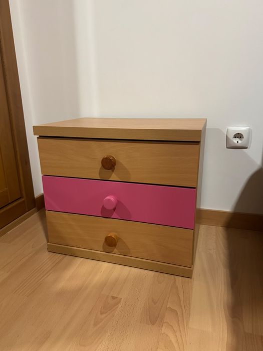 Cama de solteiro + Mesa de Cabeceira | Bom estado