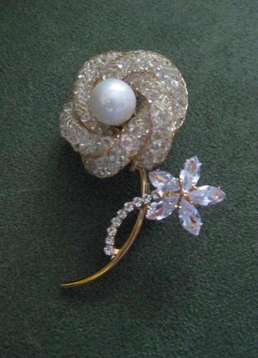 Alfinete / Broche / Pregadeira Flor Dourada c/ Perolas NOVO