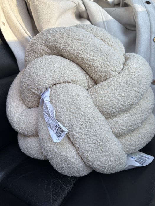Poduszka dekoracyjna knot pillow