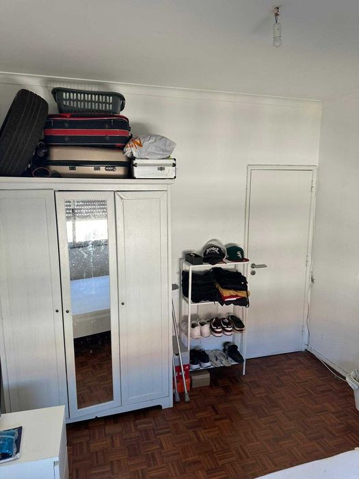 Alugo Quarto - Moita