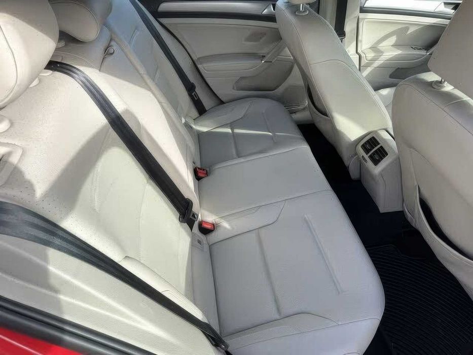 Volkswagen Golf      2017