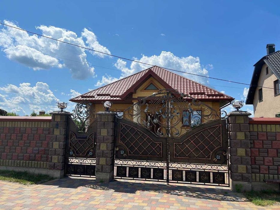 Продаж розкішного будинку м. Цумань