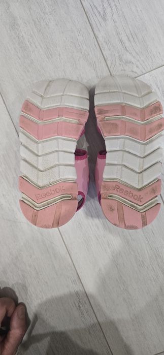 Продам босаножки Reebok