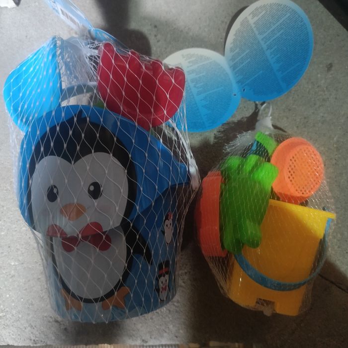 Zestawy do piasku nowe wiaderka z akcesoriami