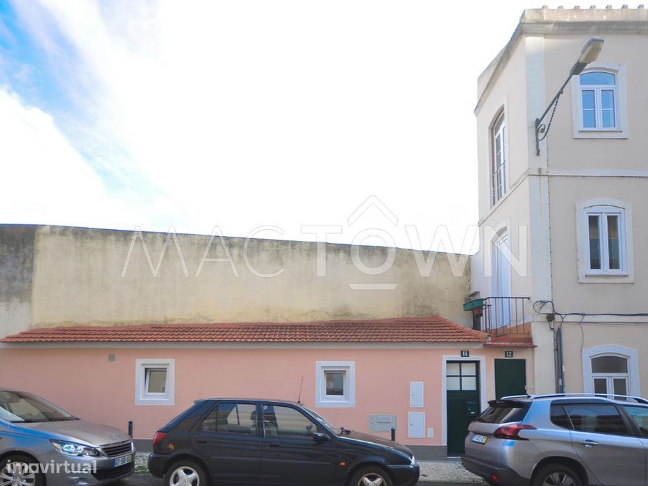 Armazém Transformado em Casa Moderna Oportunidade Única de Arrendam...