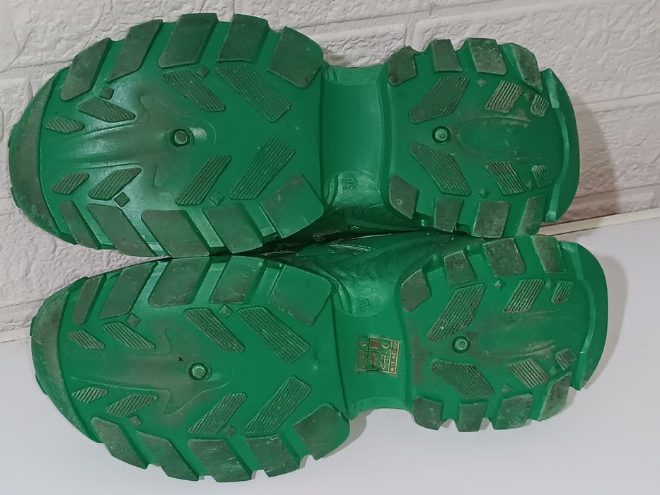 Кросівки BESTELLE  38 розмір