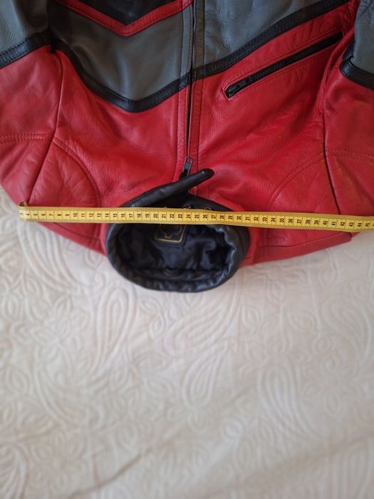 Мотокуртка шкіряна.