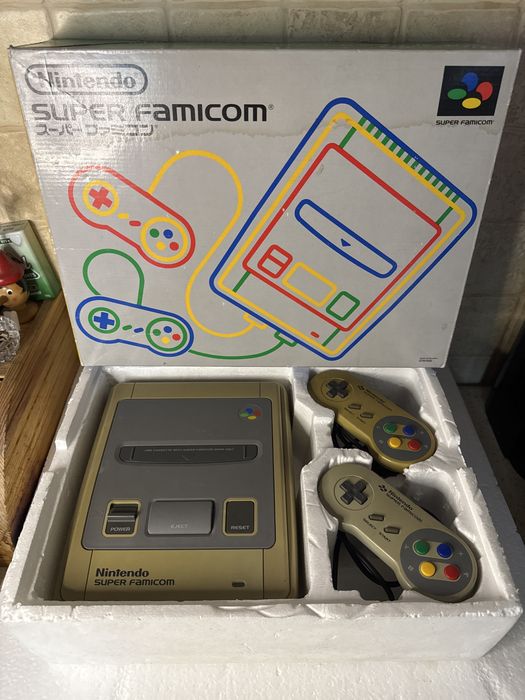 Konsola Nintendo Super Famicom - w pudełku, do naprawy i odświeżenia