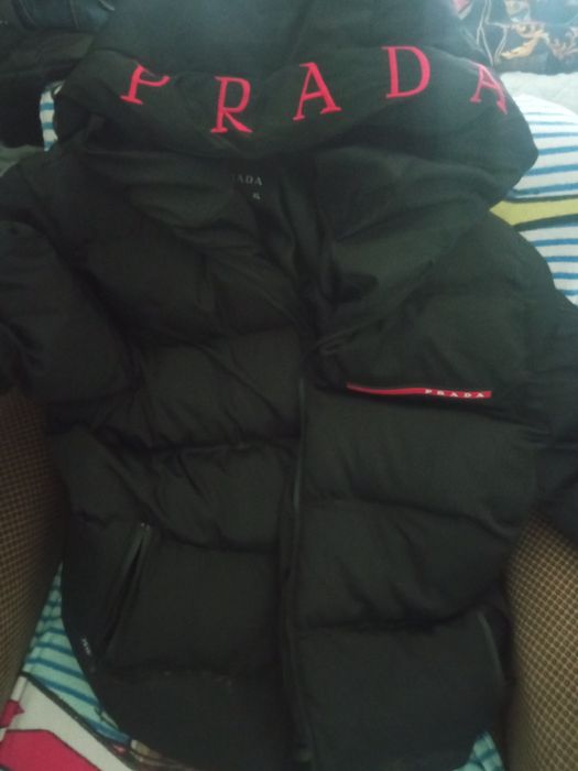 Casaco prada preto pouco uso