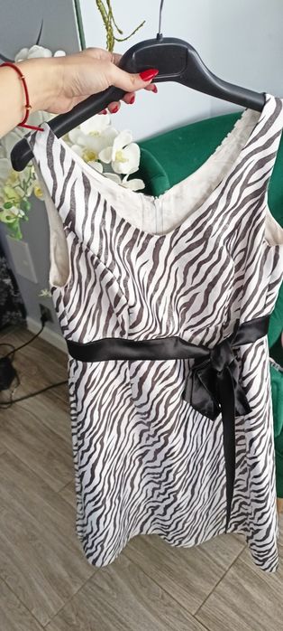 Przepiękna sukienka zebra rL/XL
