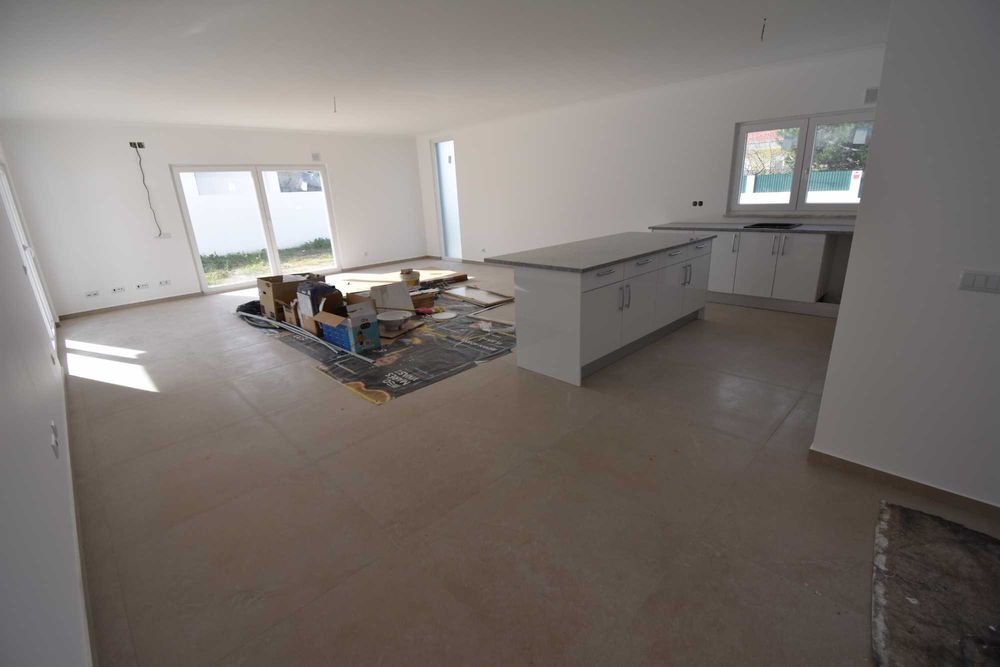 Moradia isolada com pisicna