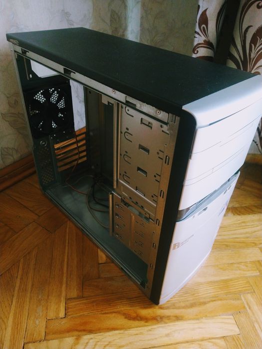 Корпус системного блоку