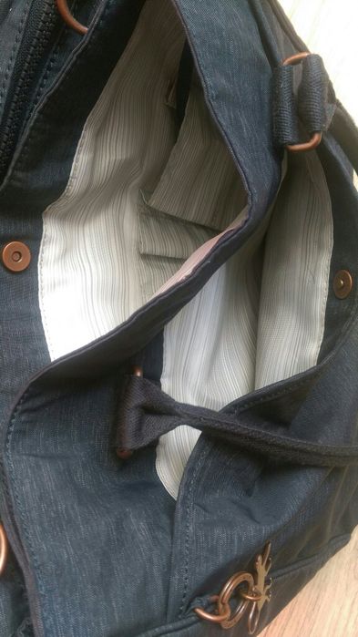 Cумка б/у женская деловая, под ноутбук Kipling с брелком.