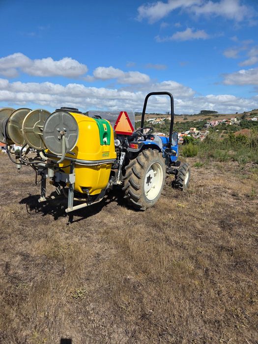 Trator agrícola New Holland Boomer 30 4*4