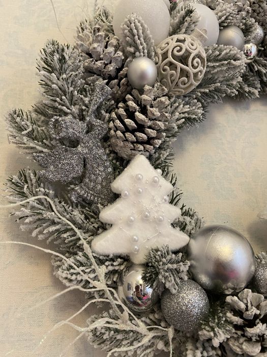 Большой 55 см хвойный венок на двери белый серебряный литой