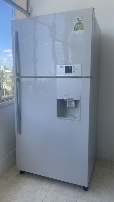 Geladeira LG Frost Free com Dispenser de Água – Excelente Estado