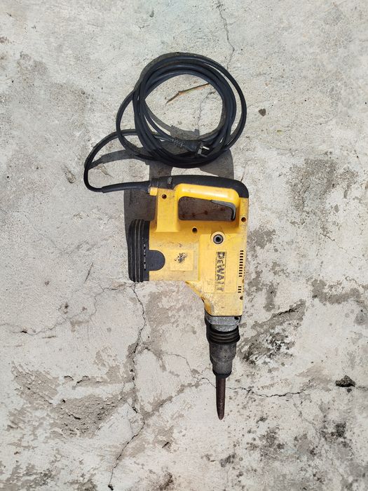 Vende-se martelo demolidor elétrico