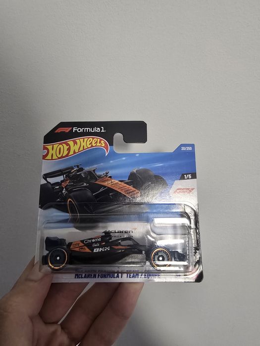 2 Carrinhos HotWhells