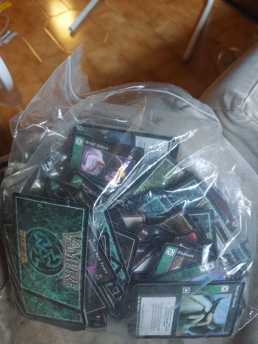 Saco com 500 cartas de Vampire The Eternal Struggle