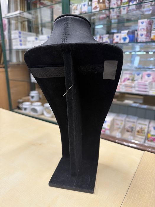 Popiersie ekspozycyjne do biżuterii