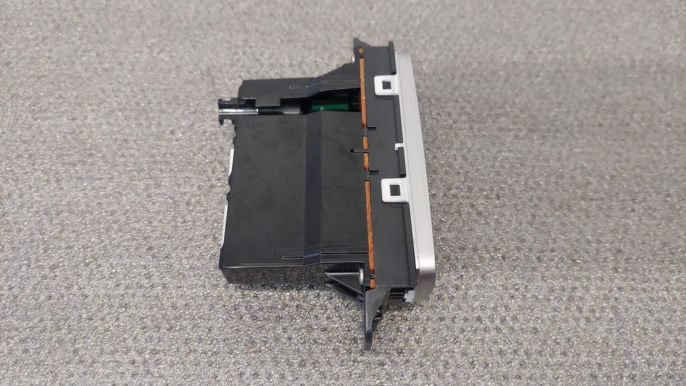 Comando / botão / interruptor multifunções NISSAN Leaf EV (ZE0)