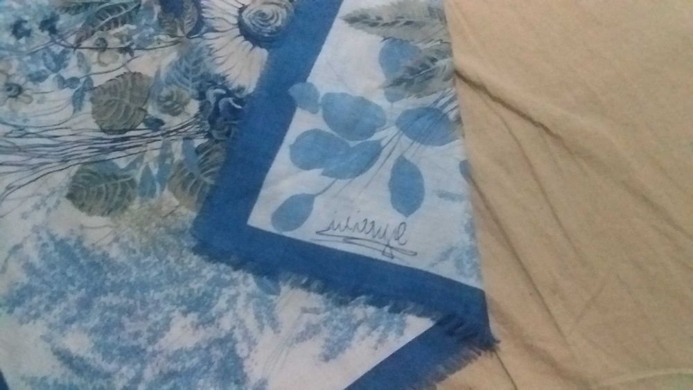 Хустка, хустина жіноча, підписна- вовна-нова-100%-77*75