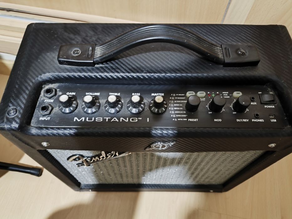 Guitarra LAG Tramontane TN170ASCE + amplificador  Fender Mustang I