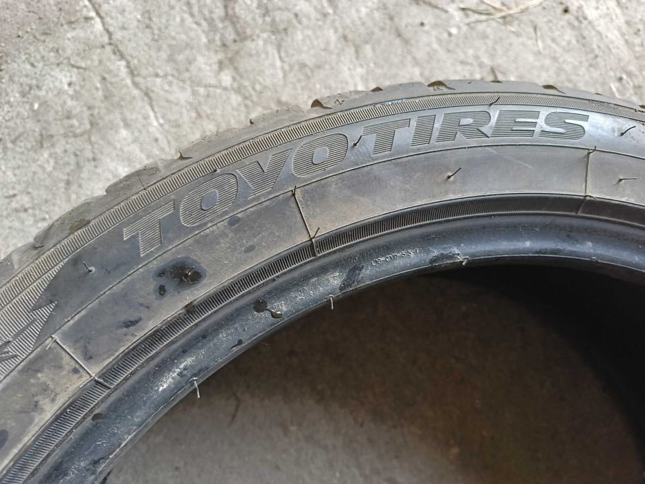 225/45R19 zima toyo tires
