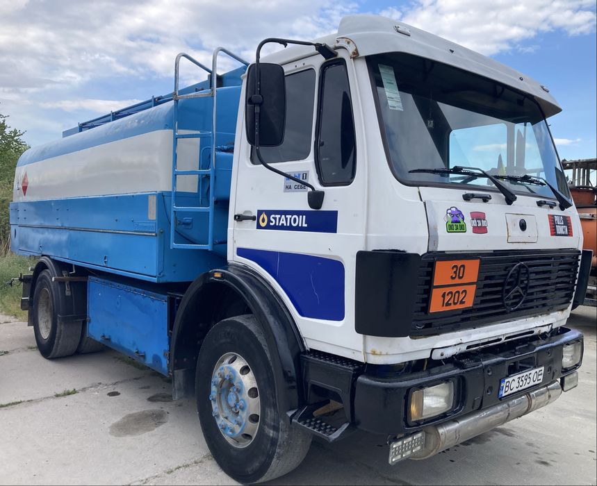 Бензовоз Mercedes-Benz 1622