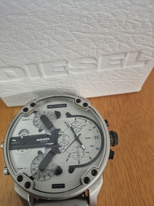 Vendo relogios diesel originais com caixas manuais com pouco uso
