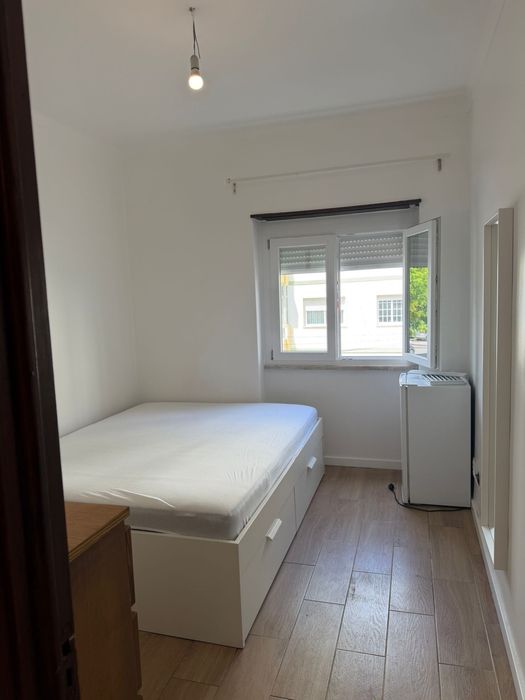Aluguer de quarto casal em Rio de Mouro