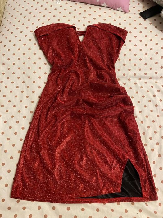 Сукня червона вечірня