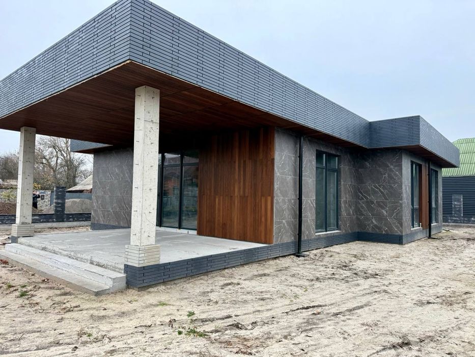 Сучасний будинок в Білогородці з теплою підлогою та терасою.