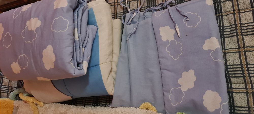 Edredões e resguardos para berço de bebé