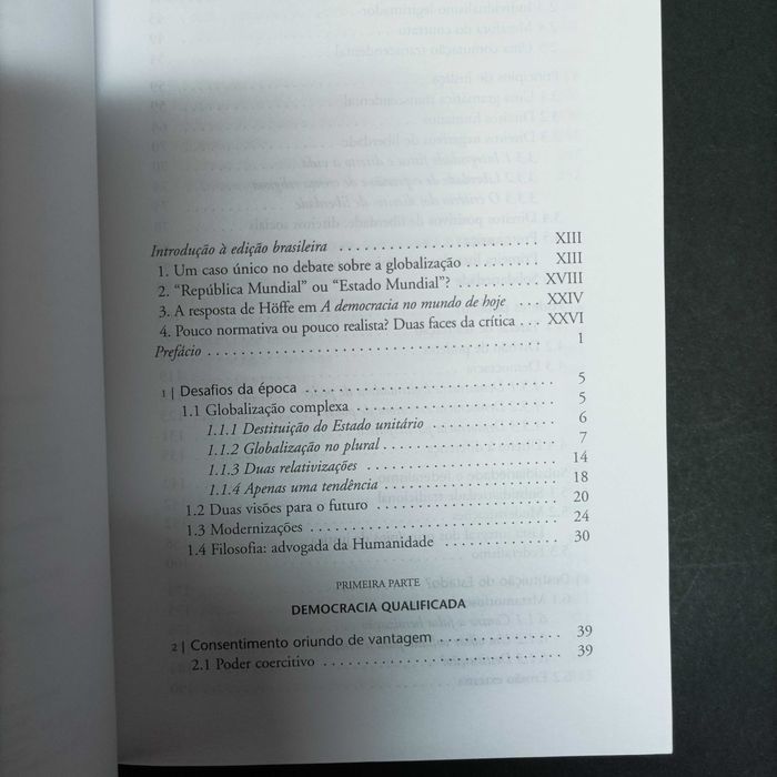 A Democracia no Mundo de Hoje
de Otfried Hoffe
