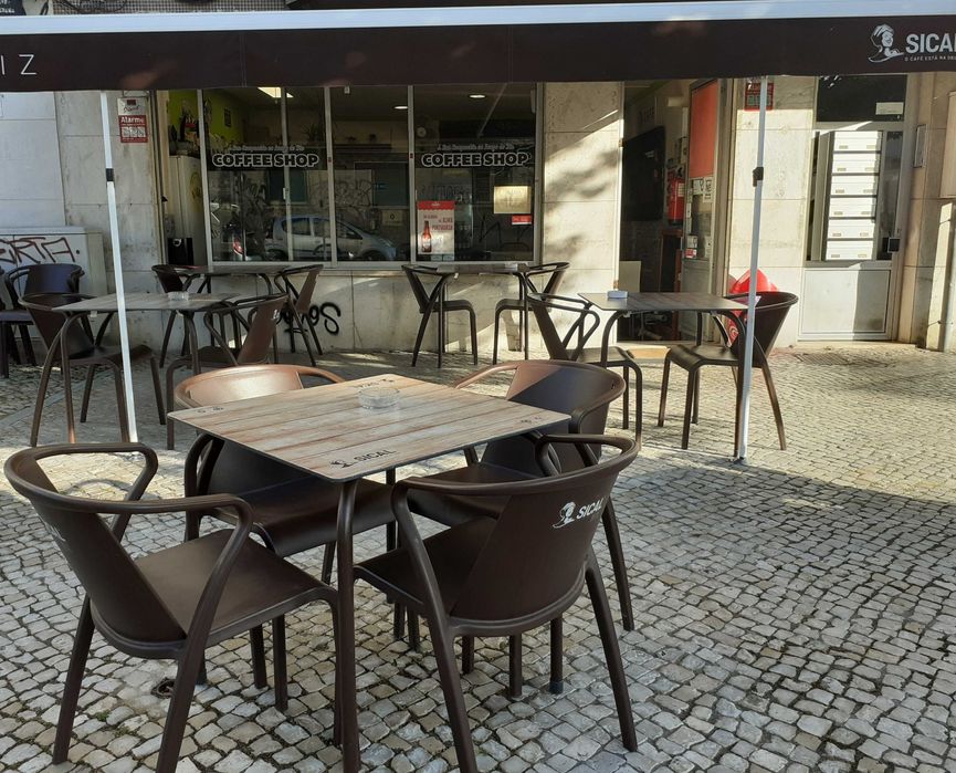 Cafeteria com esplanada