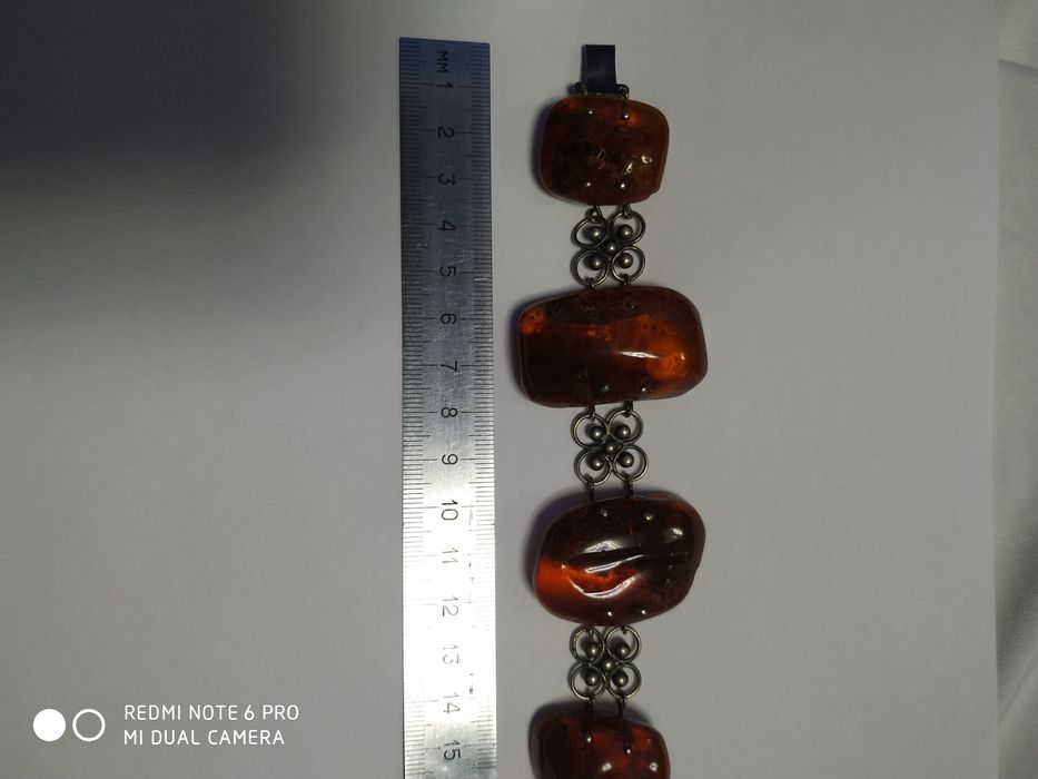Вироби з натурального бурштину.