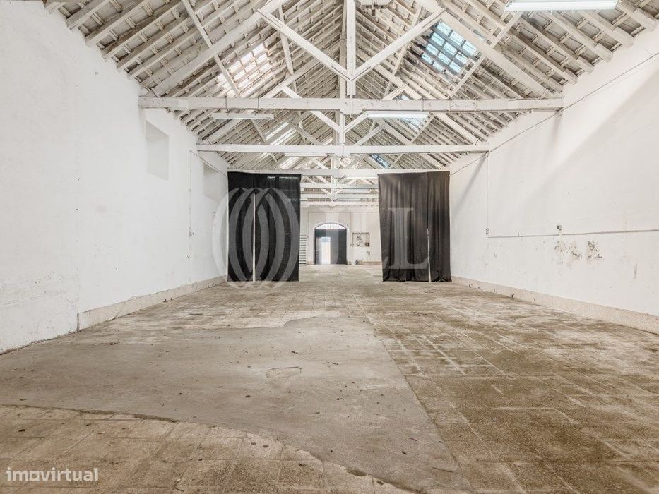 Armazém/Moradia, em Marvila, Lisboa