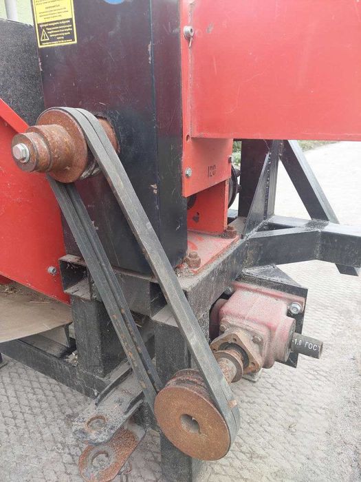 Подрiбнювач гiлок на трактор. Шкiв-120 з транспортером (+запаснi ножi)