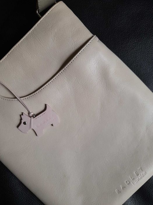 Torebka listonoszka marki Radley - kremowa - ecru - naturalna skóra