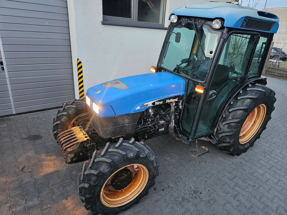 New Holland U2D6 ( w dokumentach) , model handlowy TN 85 FA  New holland U2D6 TN 85 FA ciągnik sadowniczy SUPER STEER