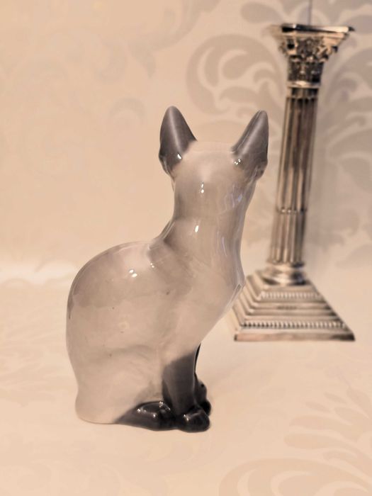 Porcelanowa figurka kot syjamski z manufaktury Royal Copenhagen