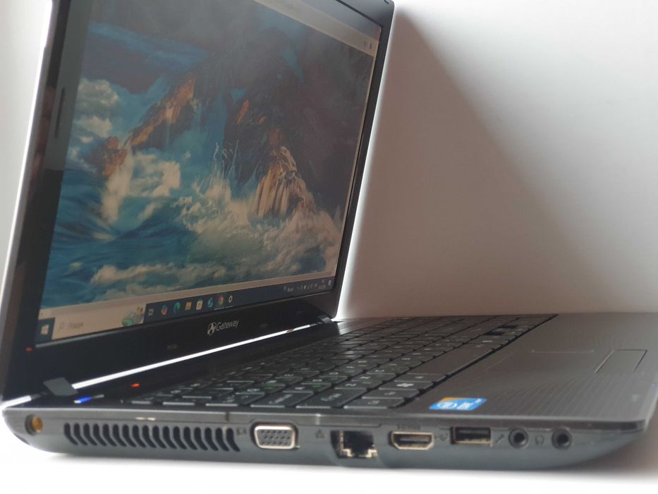 Ноутбук Gateway NV55C Packard Bell PEW91 Core i3 6GB 750GB 100хв+портфель