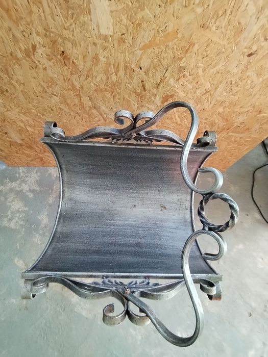 Cesto em metal para lenha
