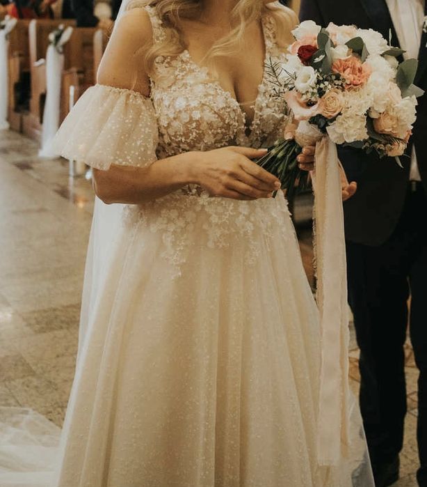 Suknia ślubna salon Nicole + długi welon