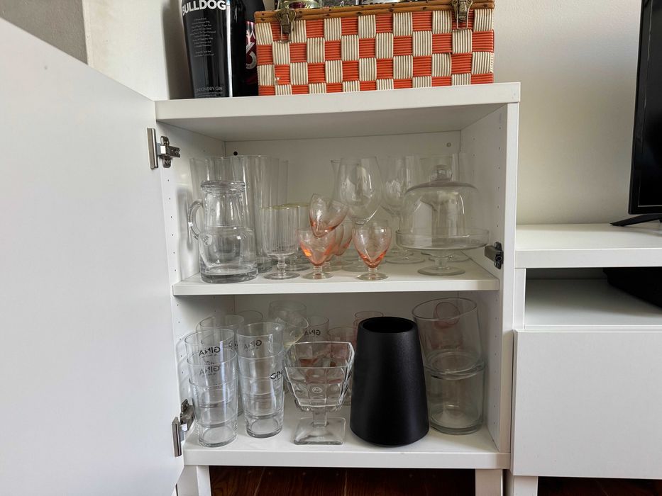 Móvel TV IKEA, Besta