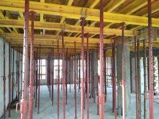 Deski strop stęple stemple stojaki dźwigary